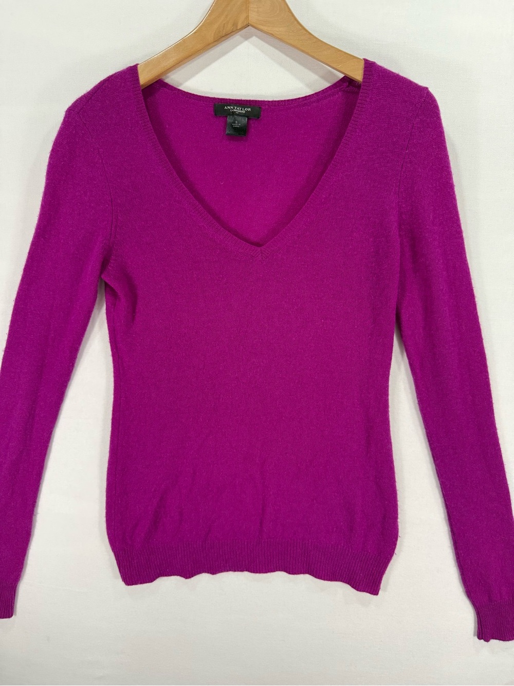 Ann Taylor Cashmere V-Neck Sweater Size Small